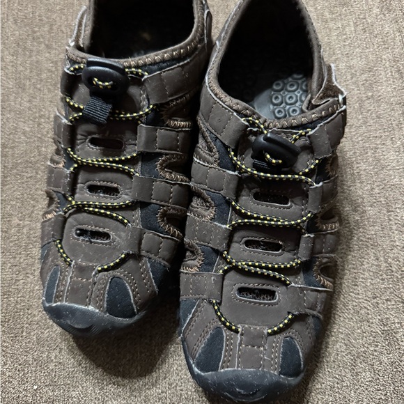 Crazy 8 Brown Shoes - Picture 2 of 6